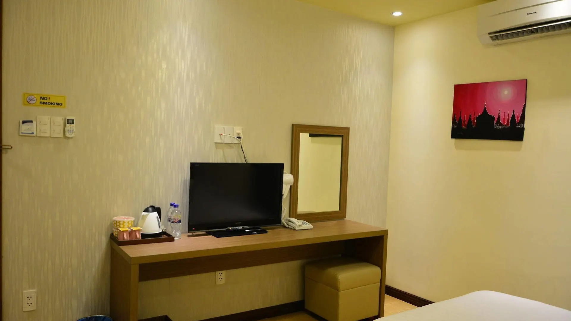 יאנגון Mr. Lee Hotel