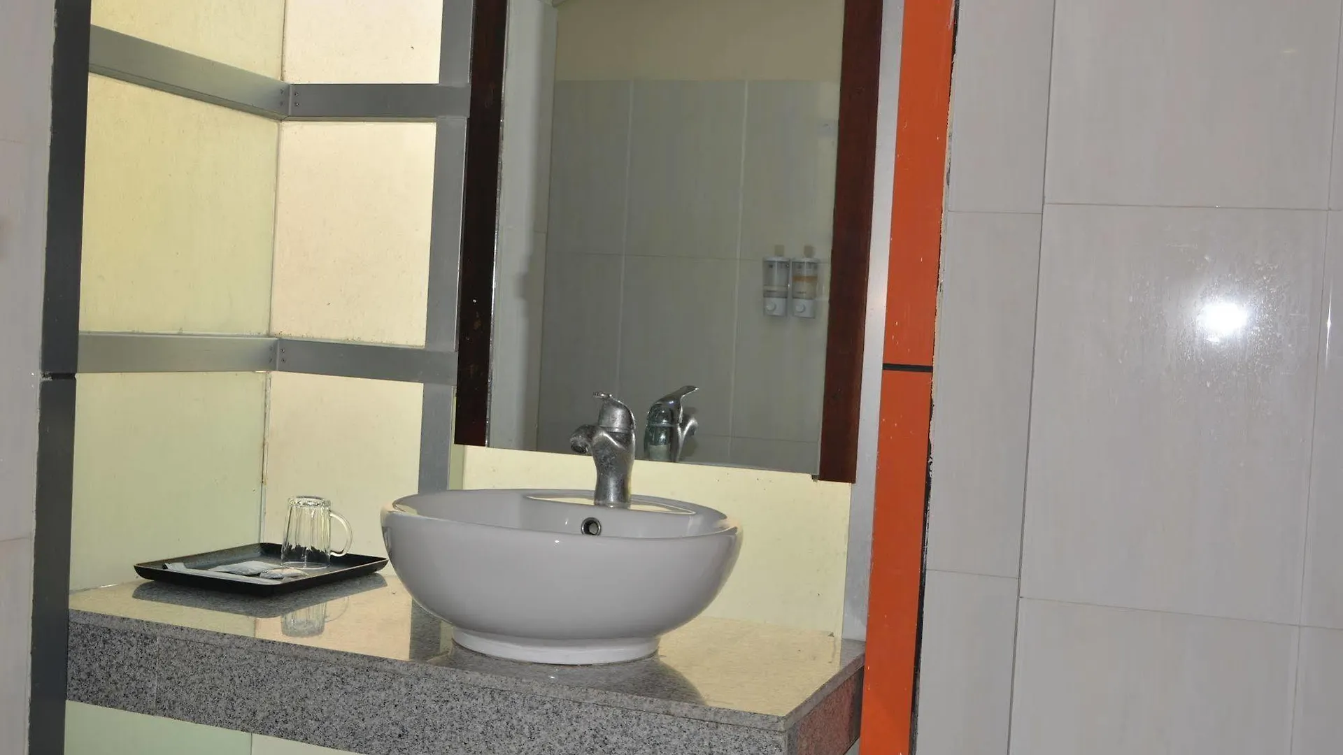 יאנגון Mr. Lee Hotel