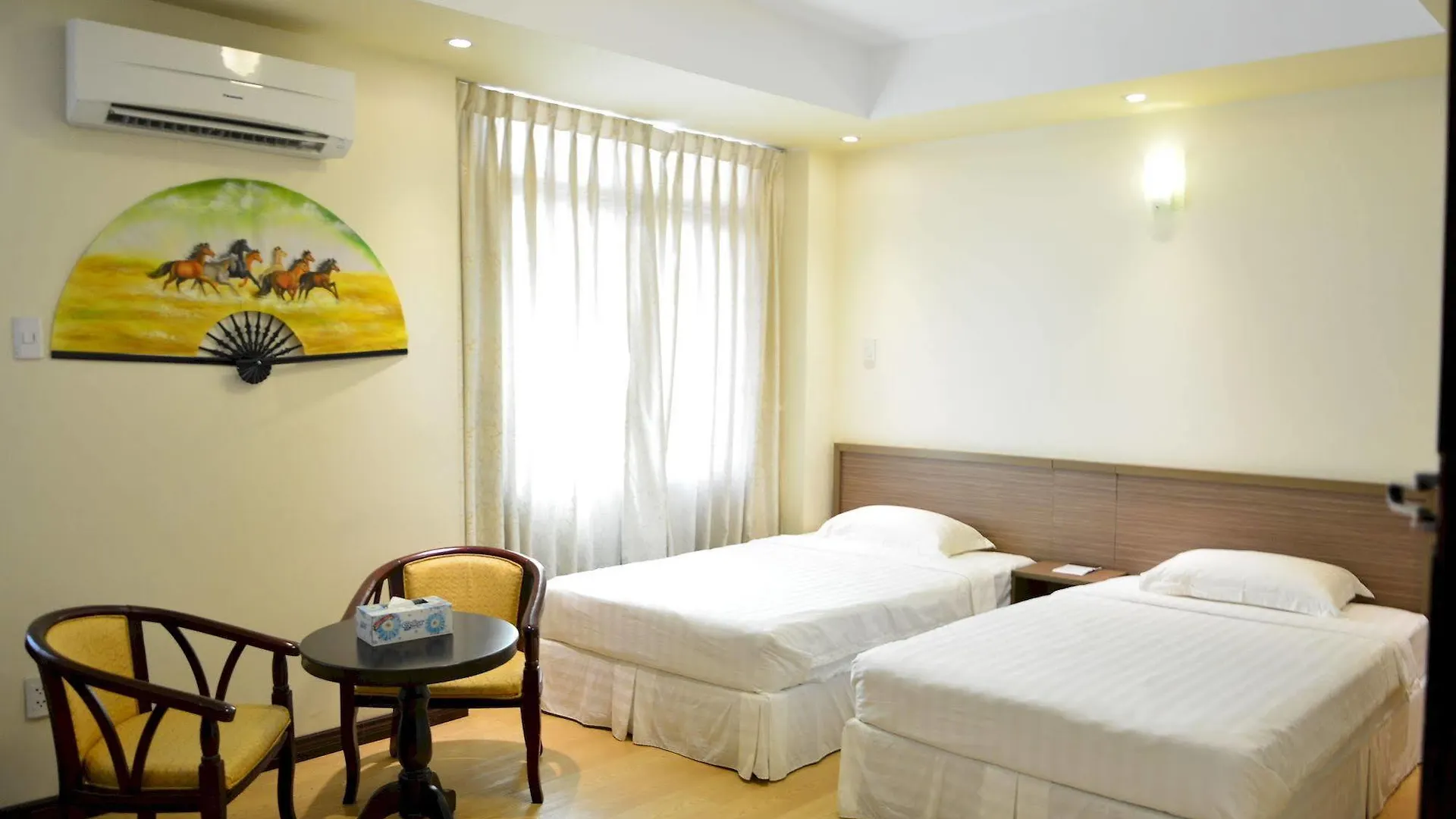 ***  יאנגון Mr. Lee Hotel מיאנמר