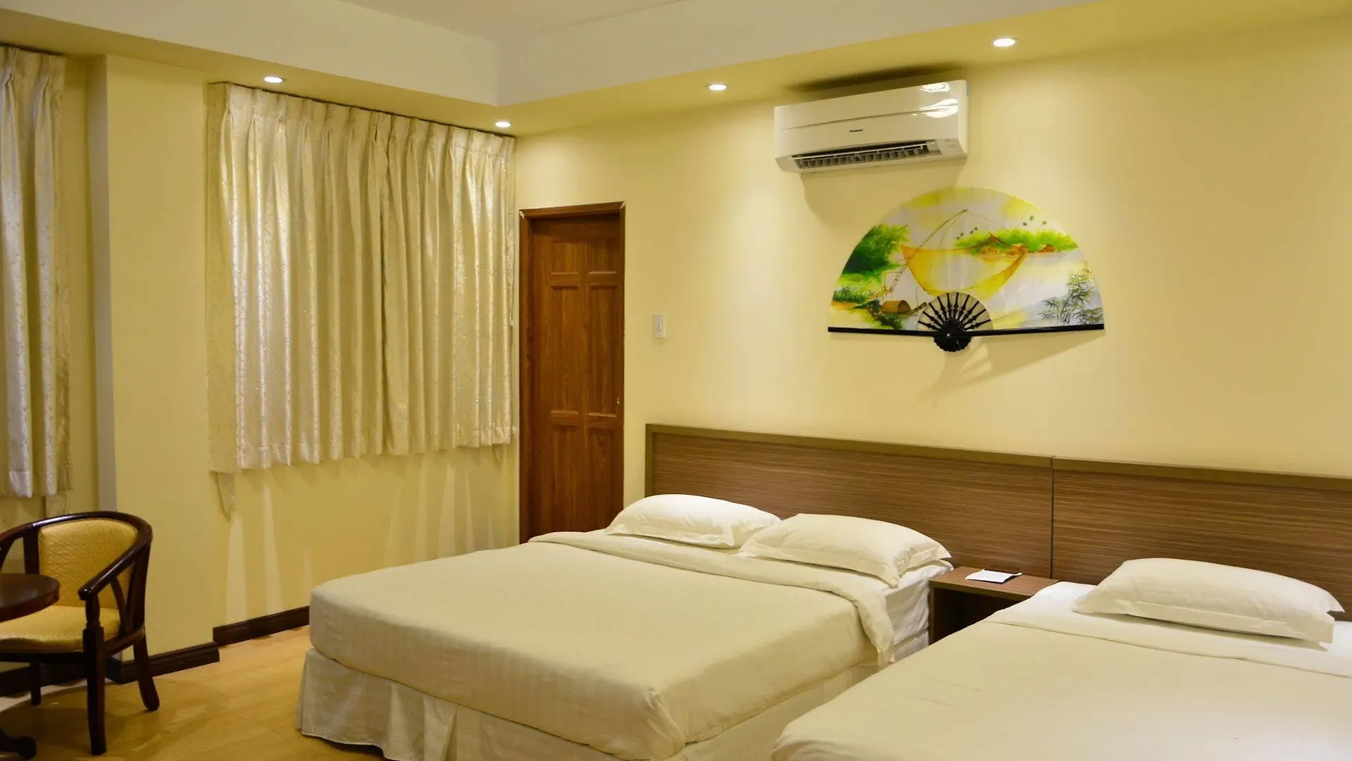 Mr. Lee Hotel Γιανγκόν