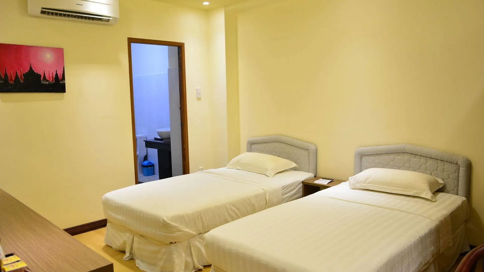 Mr. Lee Hotel Γιανγκόν