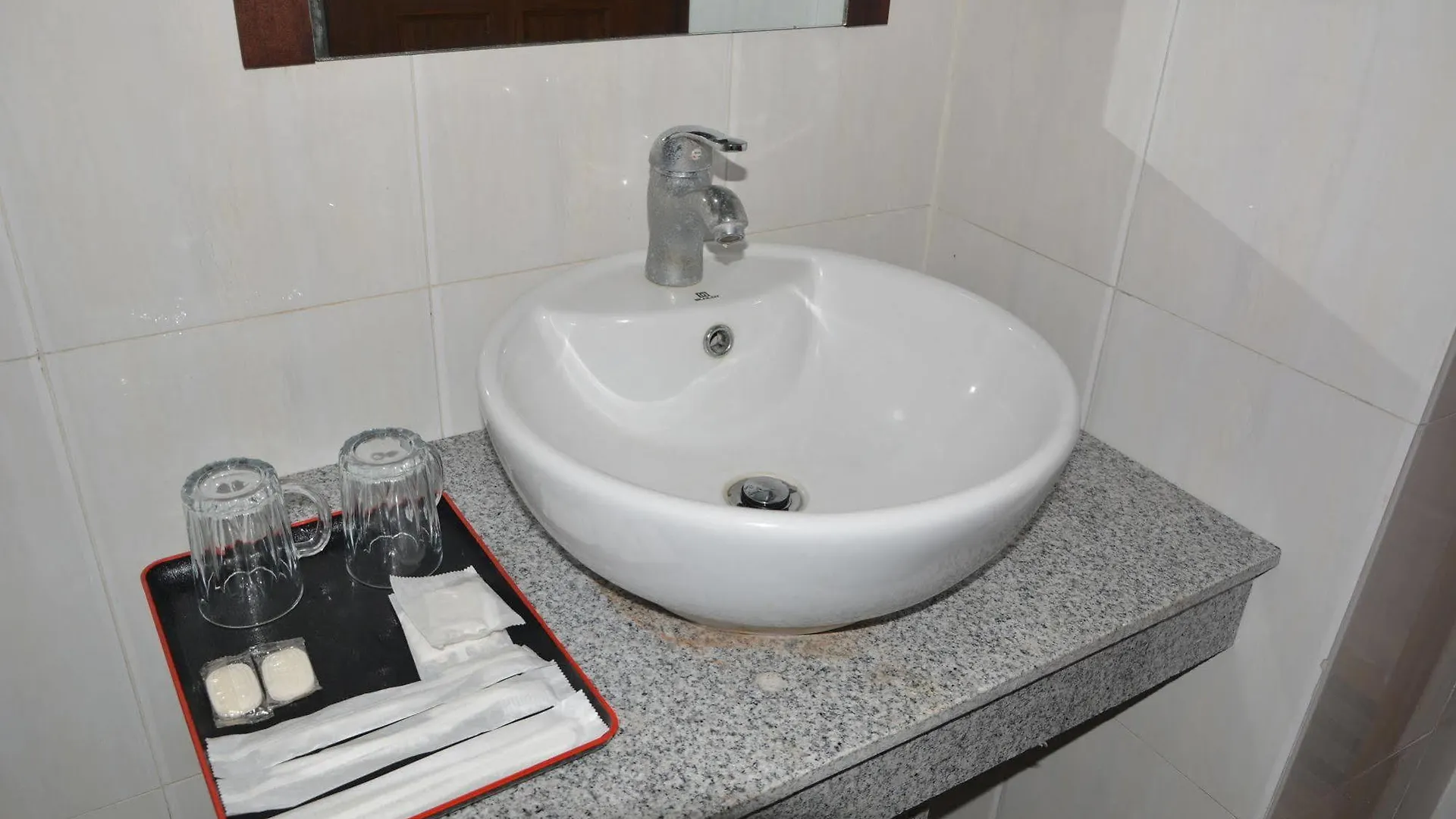 Mr. Lee Hotel Γιανγκόν 3*,