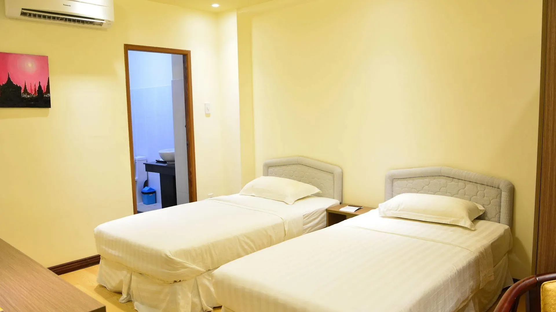 Mr. Lee Hotel Γιανγκόν